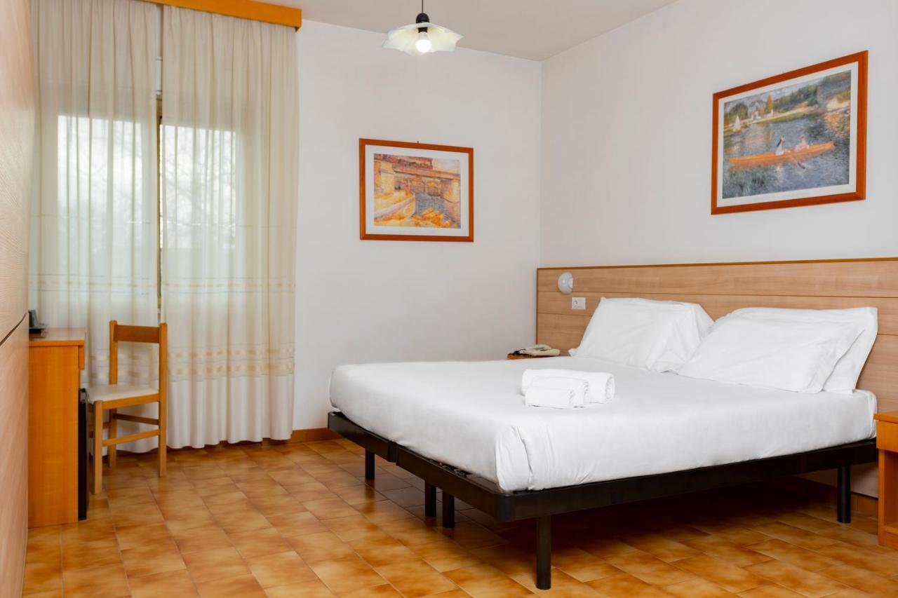 Catignano Hotel กุบบีโอ ภายนอก รูปภาพ