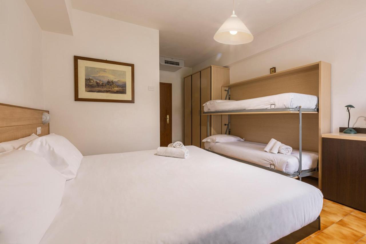 Catignano Hotel กุบบีโอ ภายนอก รูปภาพ