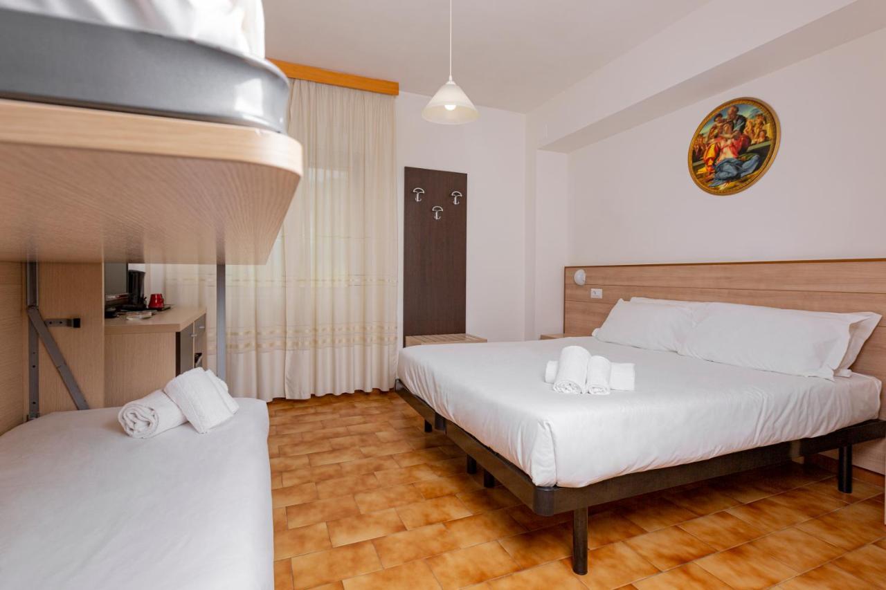 Catignano Hotel กุบบีโอ ภายนอก รูปภาพ