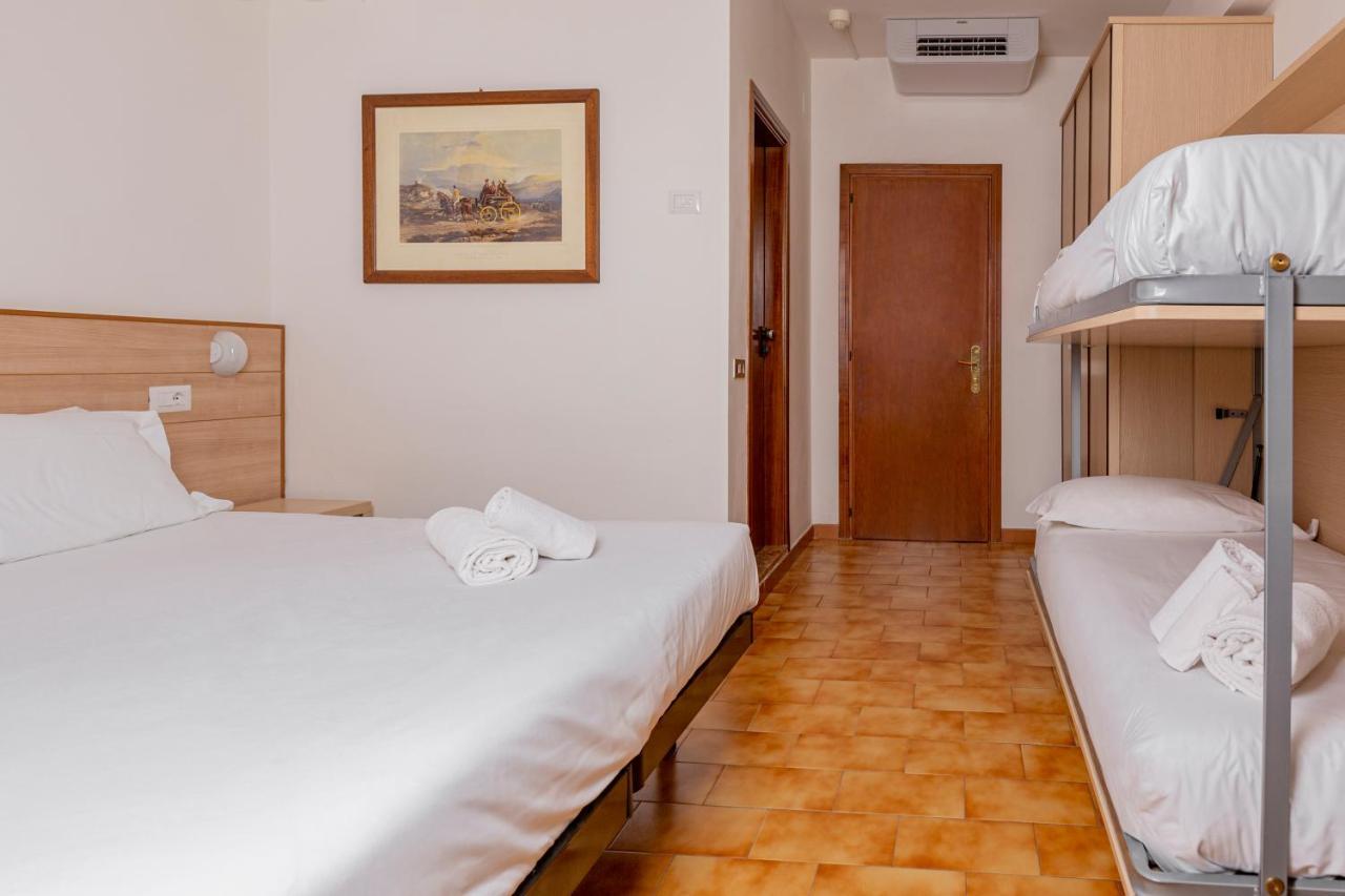 Catignano Hotel กุบบีโอ ภายนอก รูปภาพ